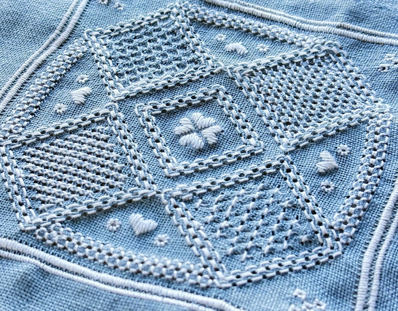 イギリス刺繍メイン.jpeg