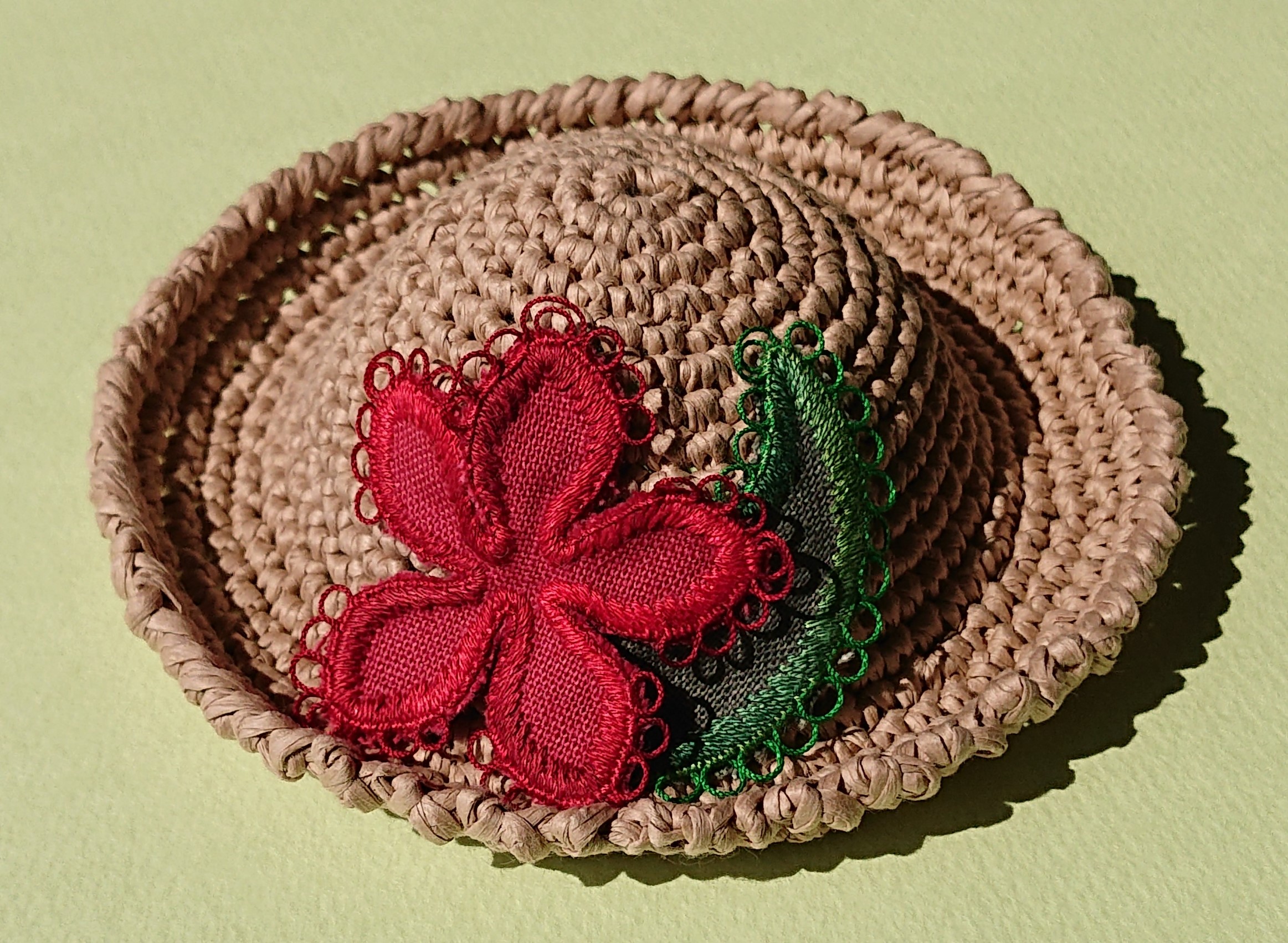 値下げ　アンティーク:ハンドメイド　クラウンの刺繍アート 3セット ヴォーグ学園